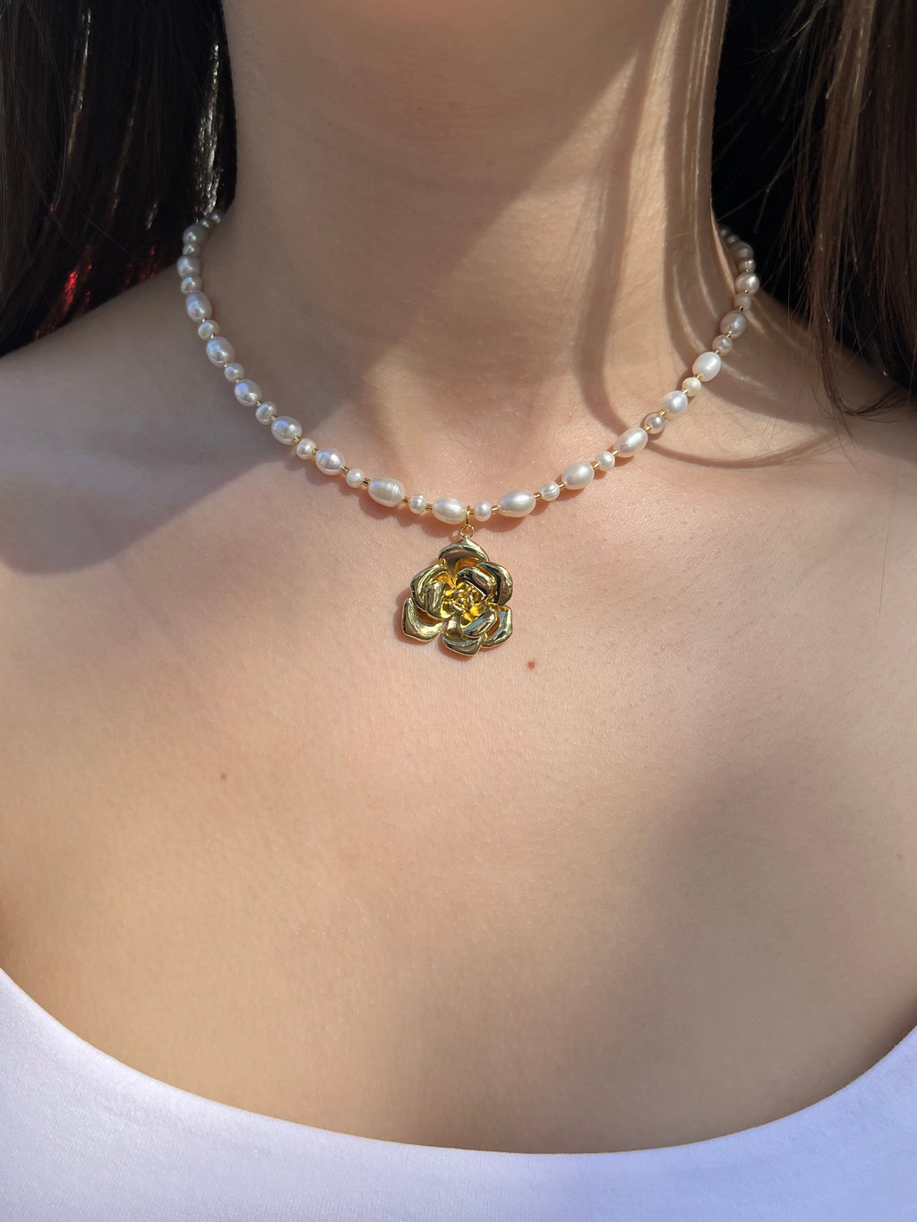 Pearl Necklace with rose pendant: 18K Gold Plated