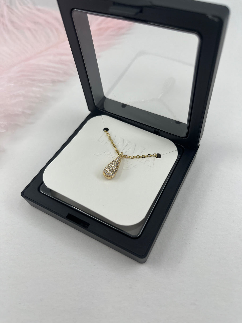 Choker necklace with zirconia teardrop pendants: 18K Gold Plated