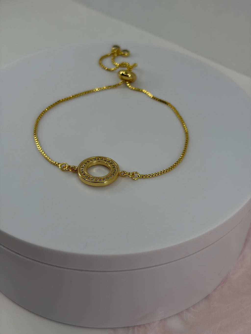 Bracelet with circle charm, slider chain