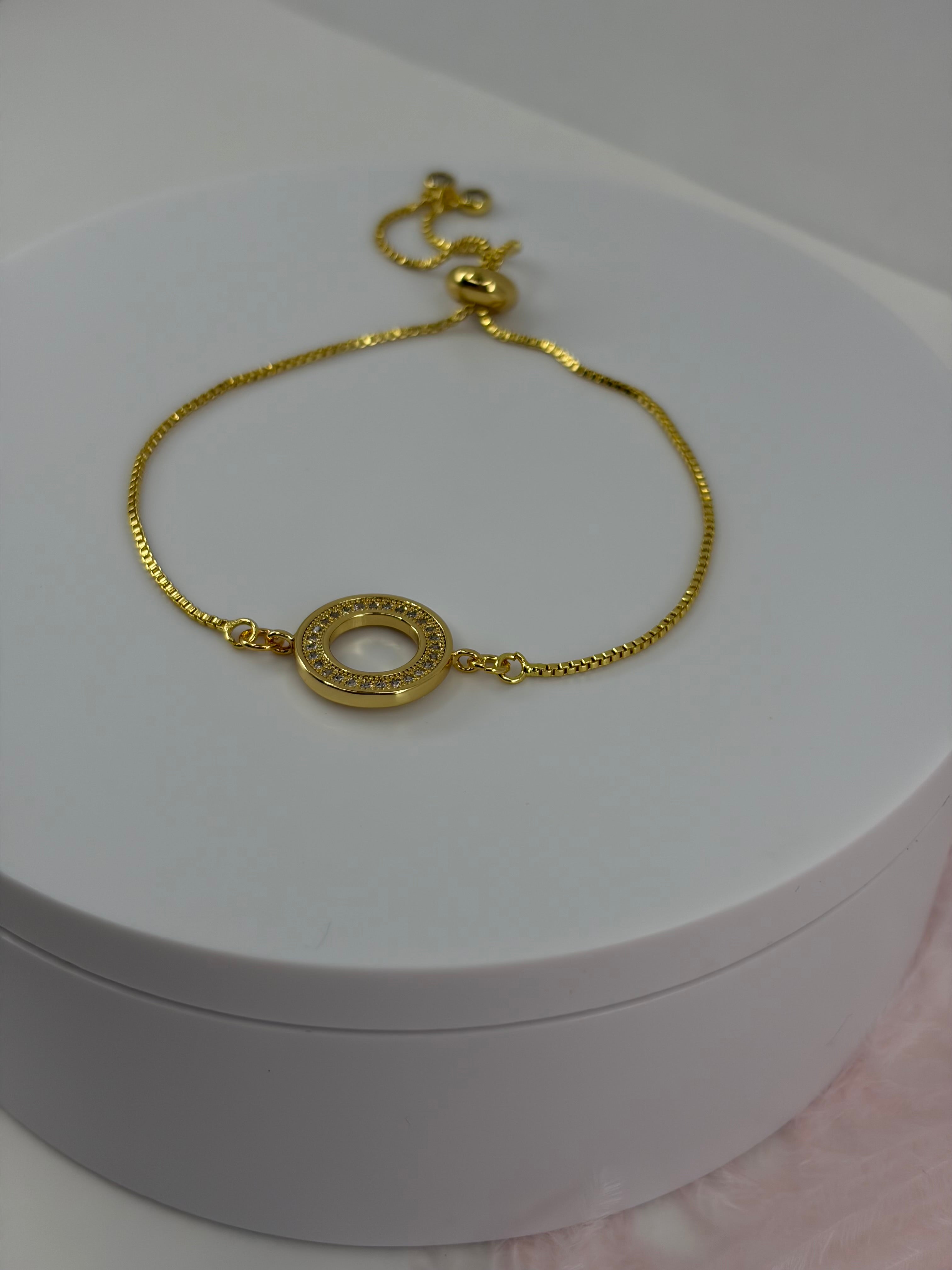 Bracelet with circle charm, slider chain