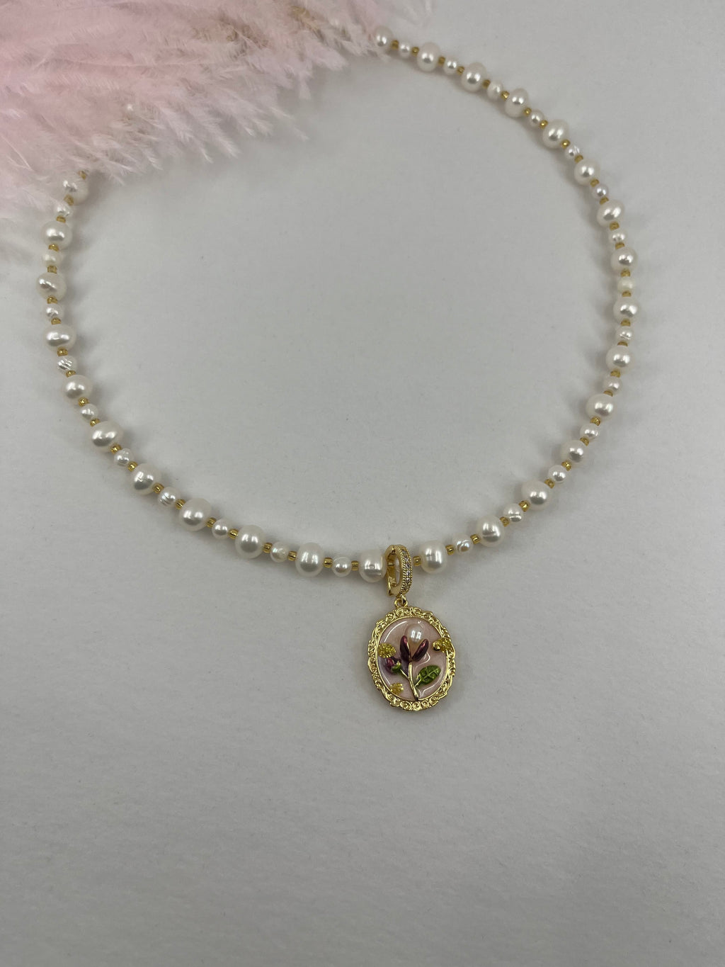 Pearl Necklace with enamel pendant: 18K Gold Plated