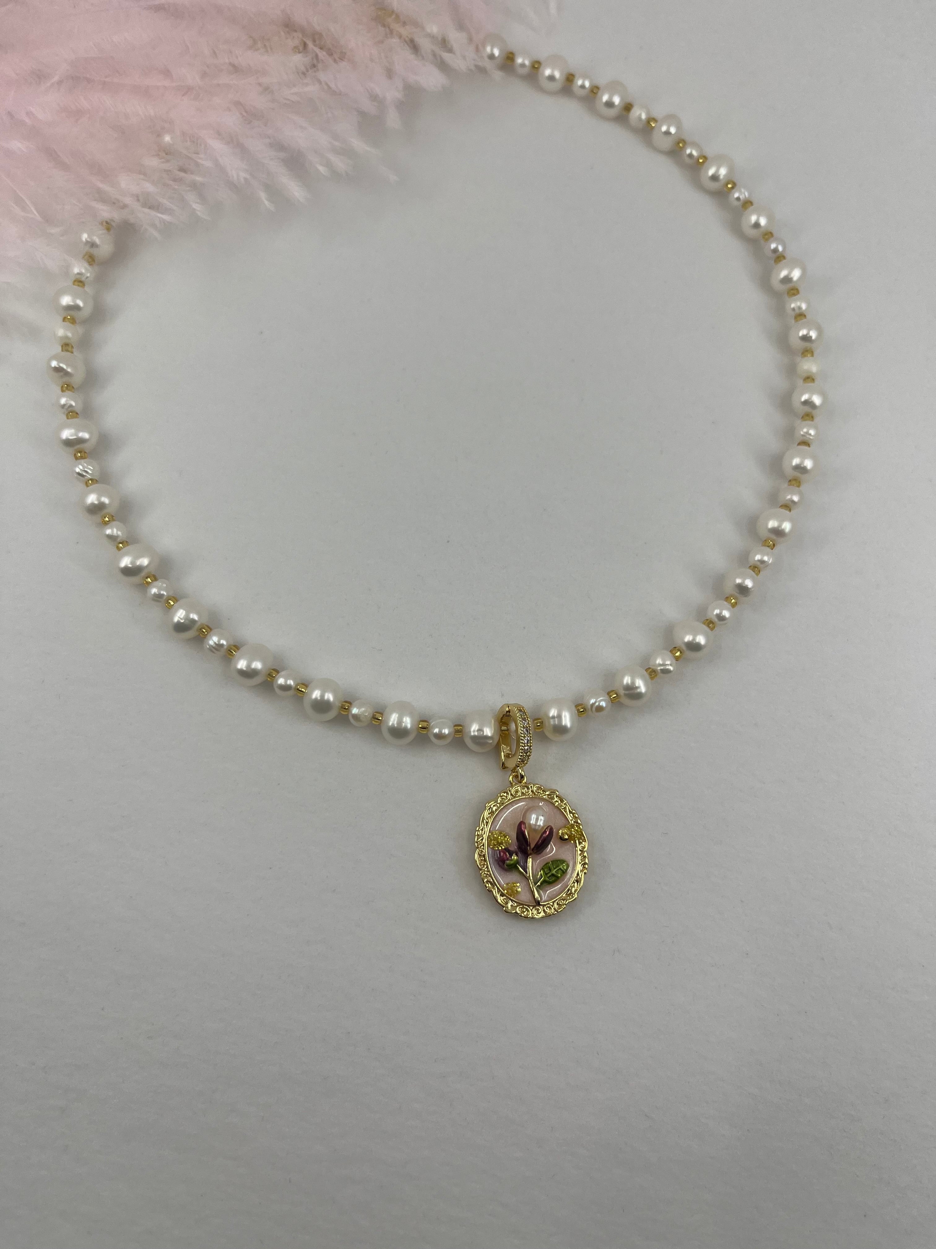 Pearl Necklace with enamel pendant: 18K Gold Plated