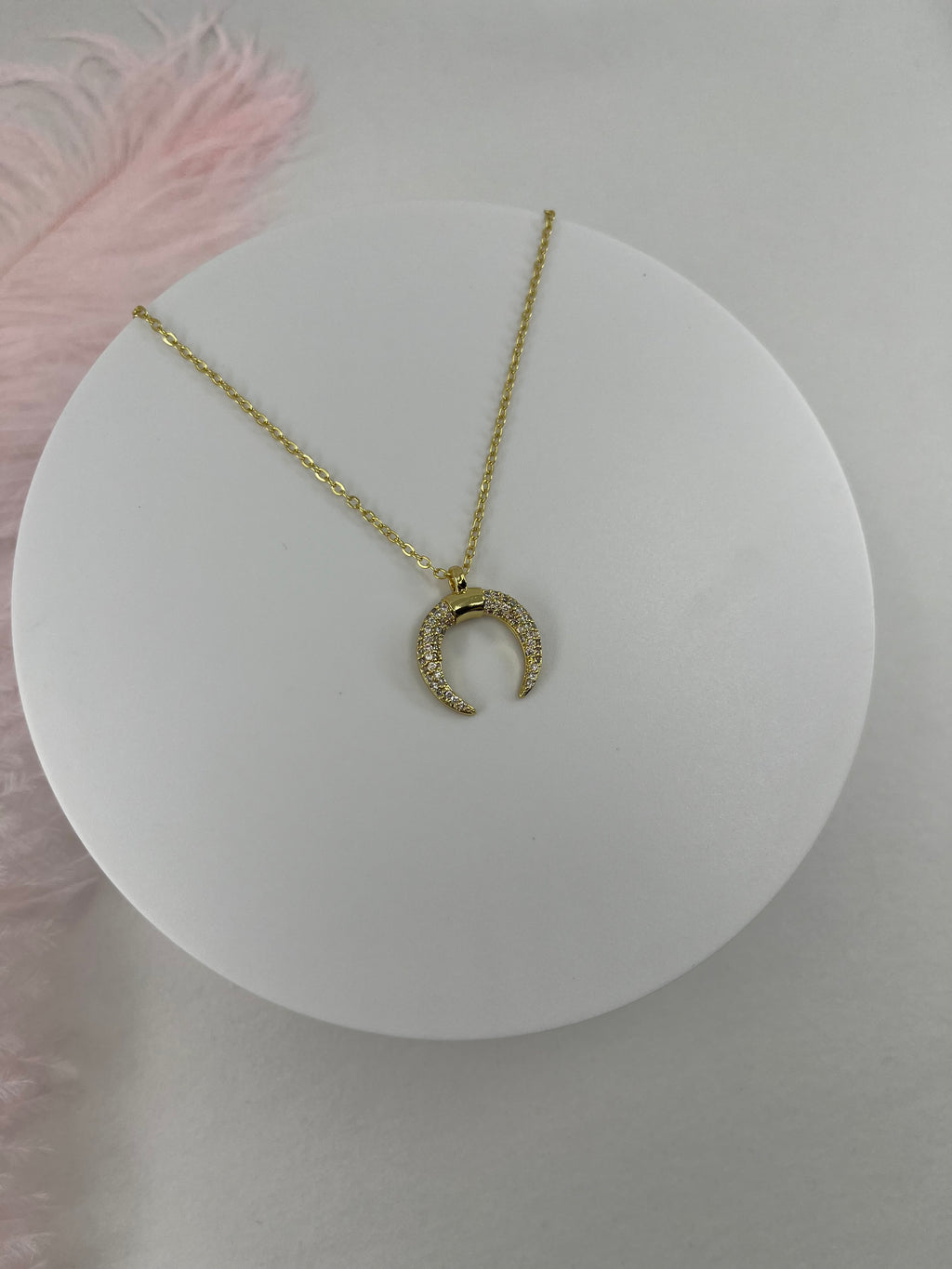 Choker necklace with zirconia moon pendants: 18K Gold Plated