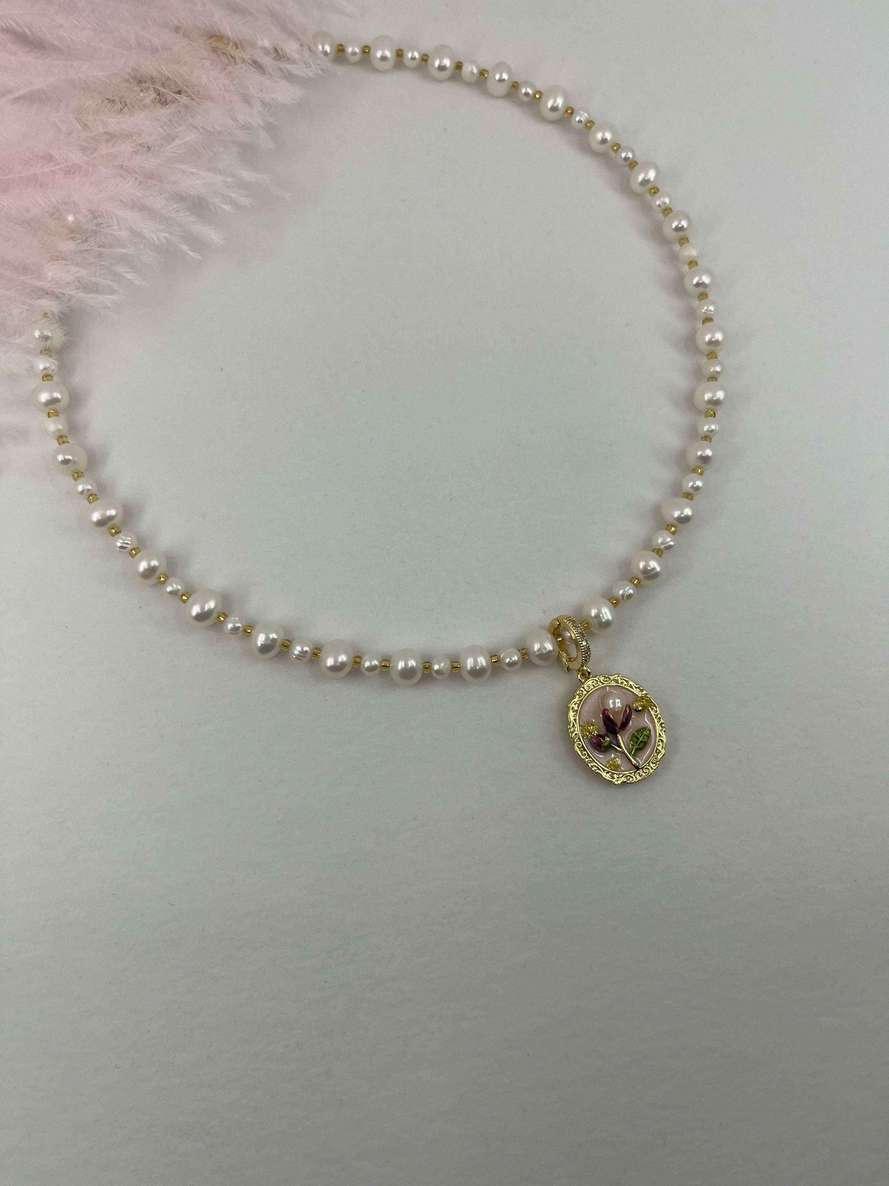 Pearl Necklace with enamel pendant: 18K Gold Plated