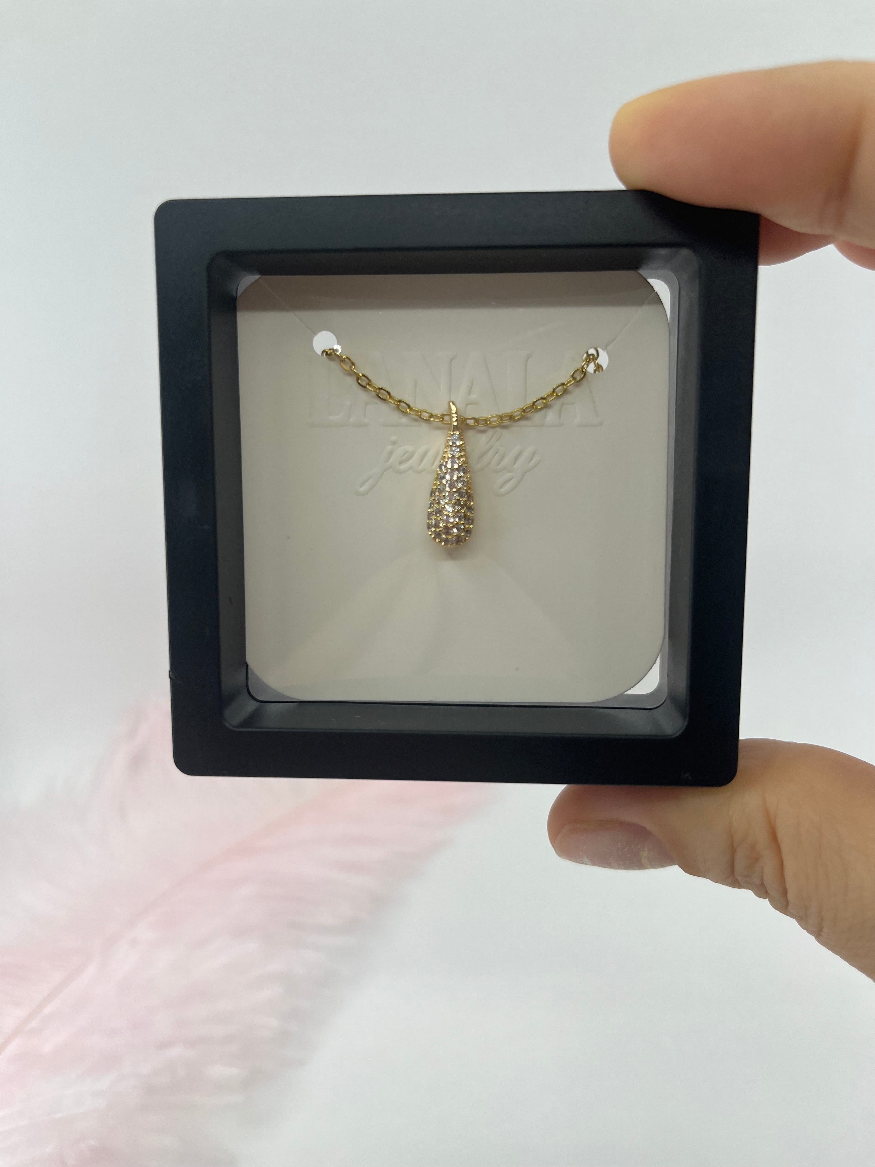 Choker necklace with zirconia teardrop pendants: 18K Gold Plated