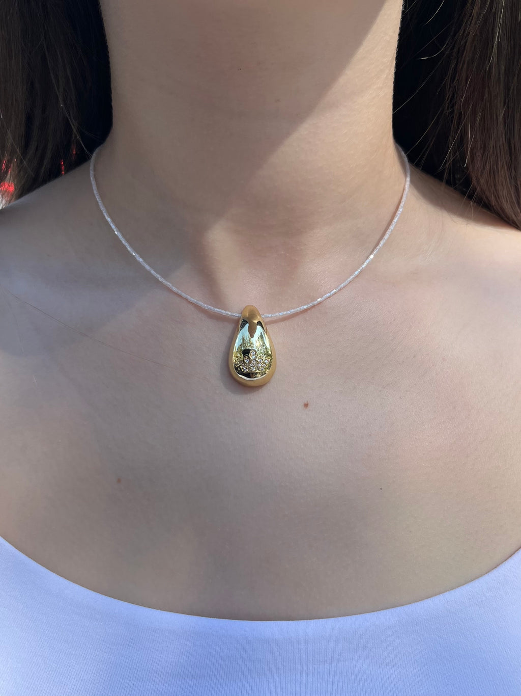 Beaded choker with gold teardrop crown pendants: 18K Gold Plated