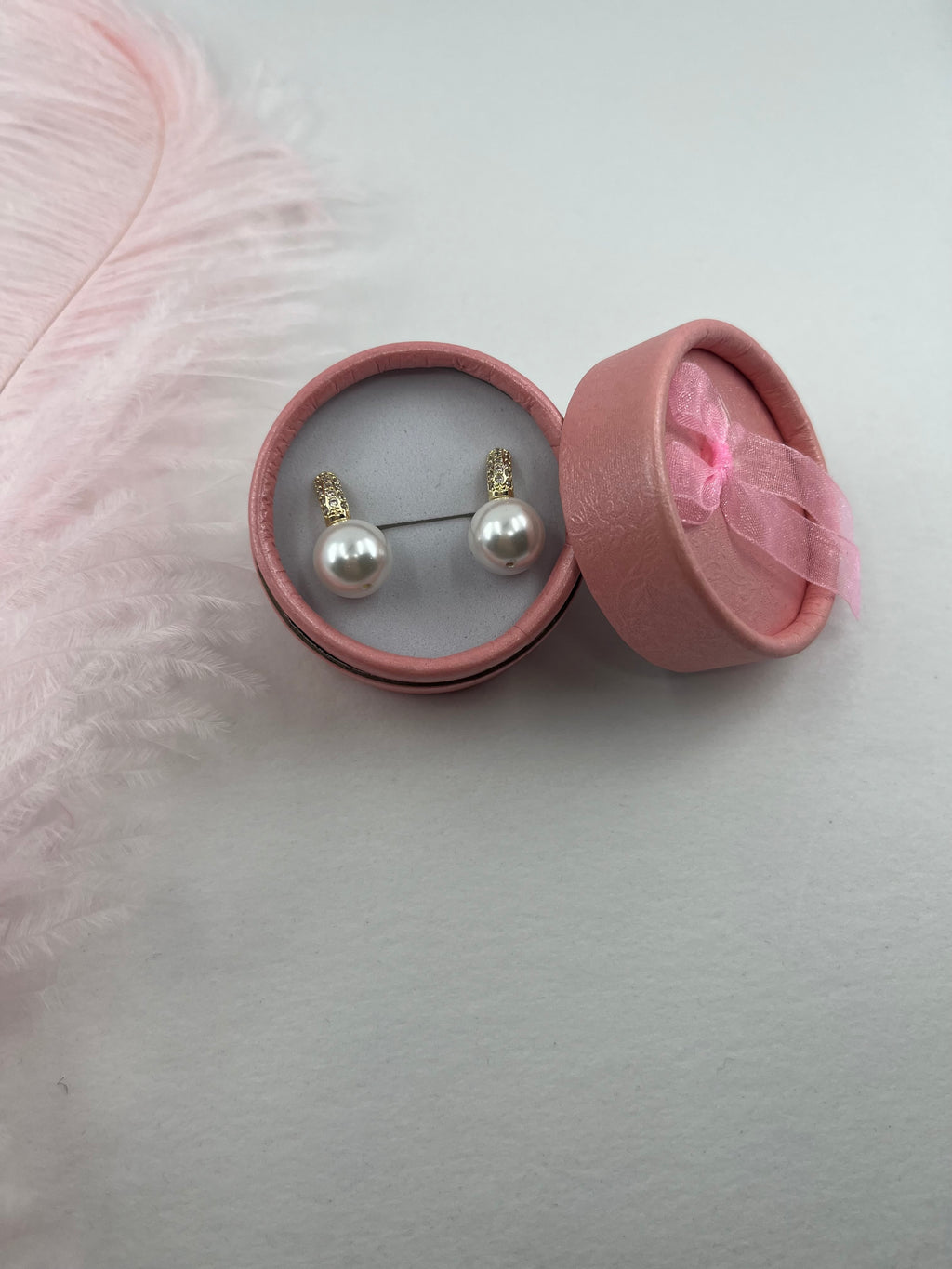 Natural Pearl Shell Gold Zirconia Earrings