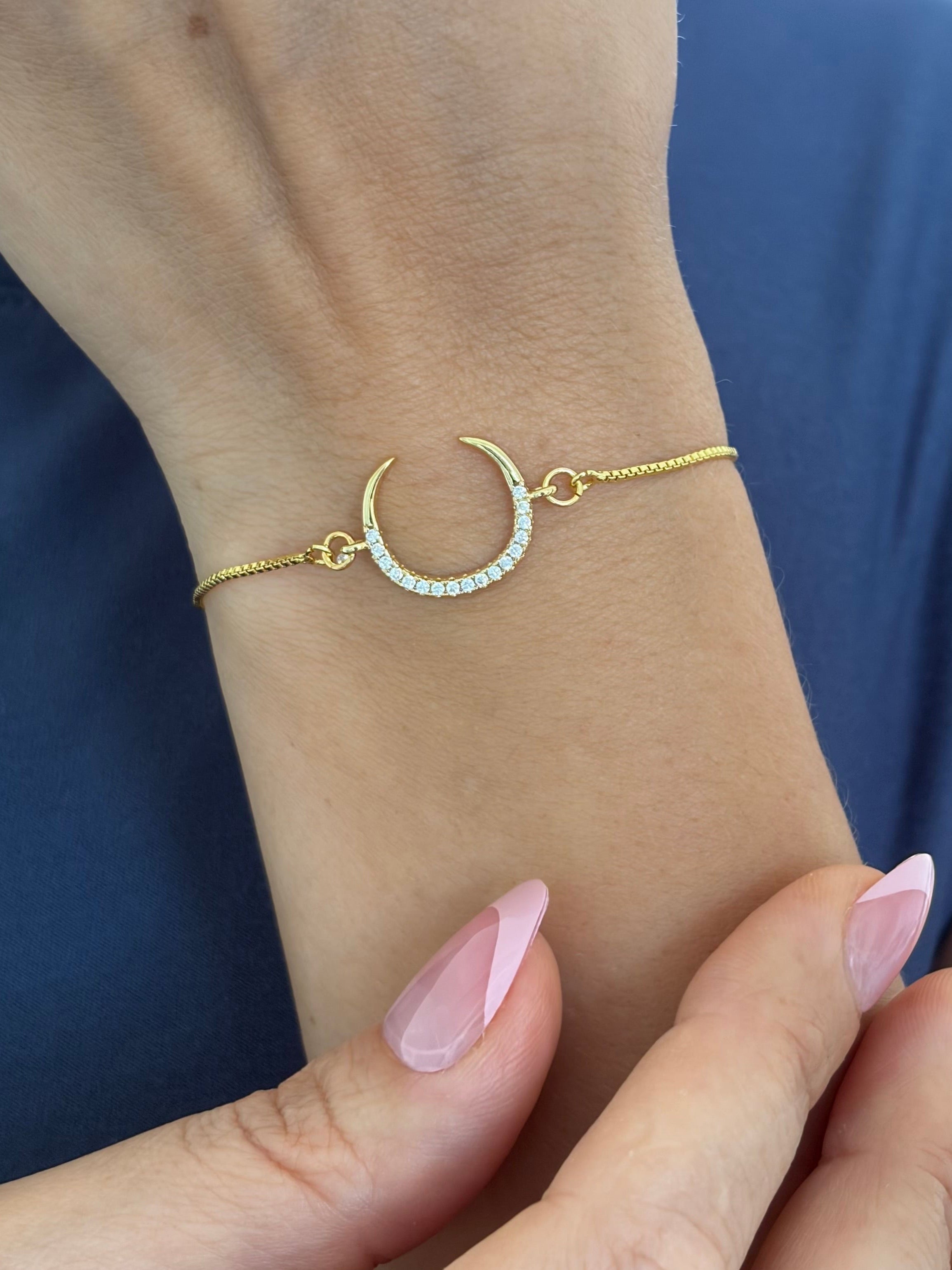 Moon bracelet with slider chain