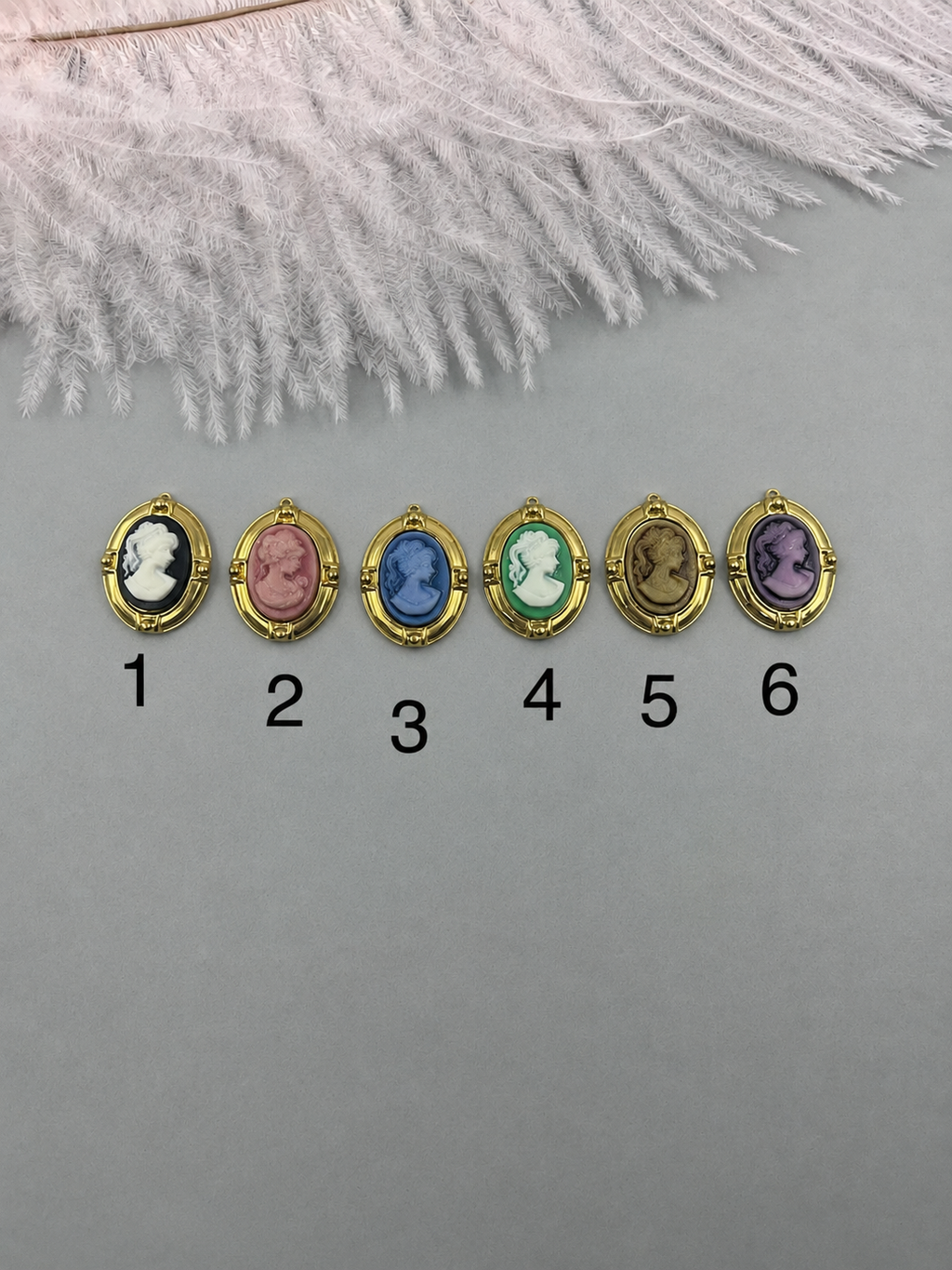 Victorian necklace with Cameo pendant: 18K Gold Plated