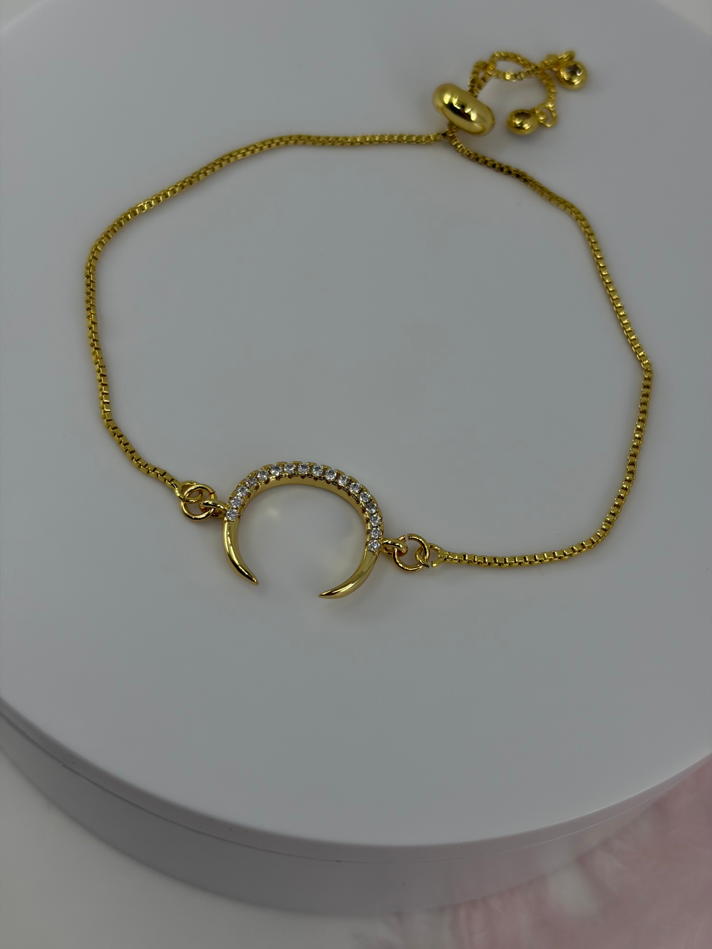 Moon bracelet with slider chain