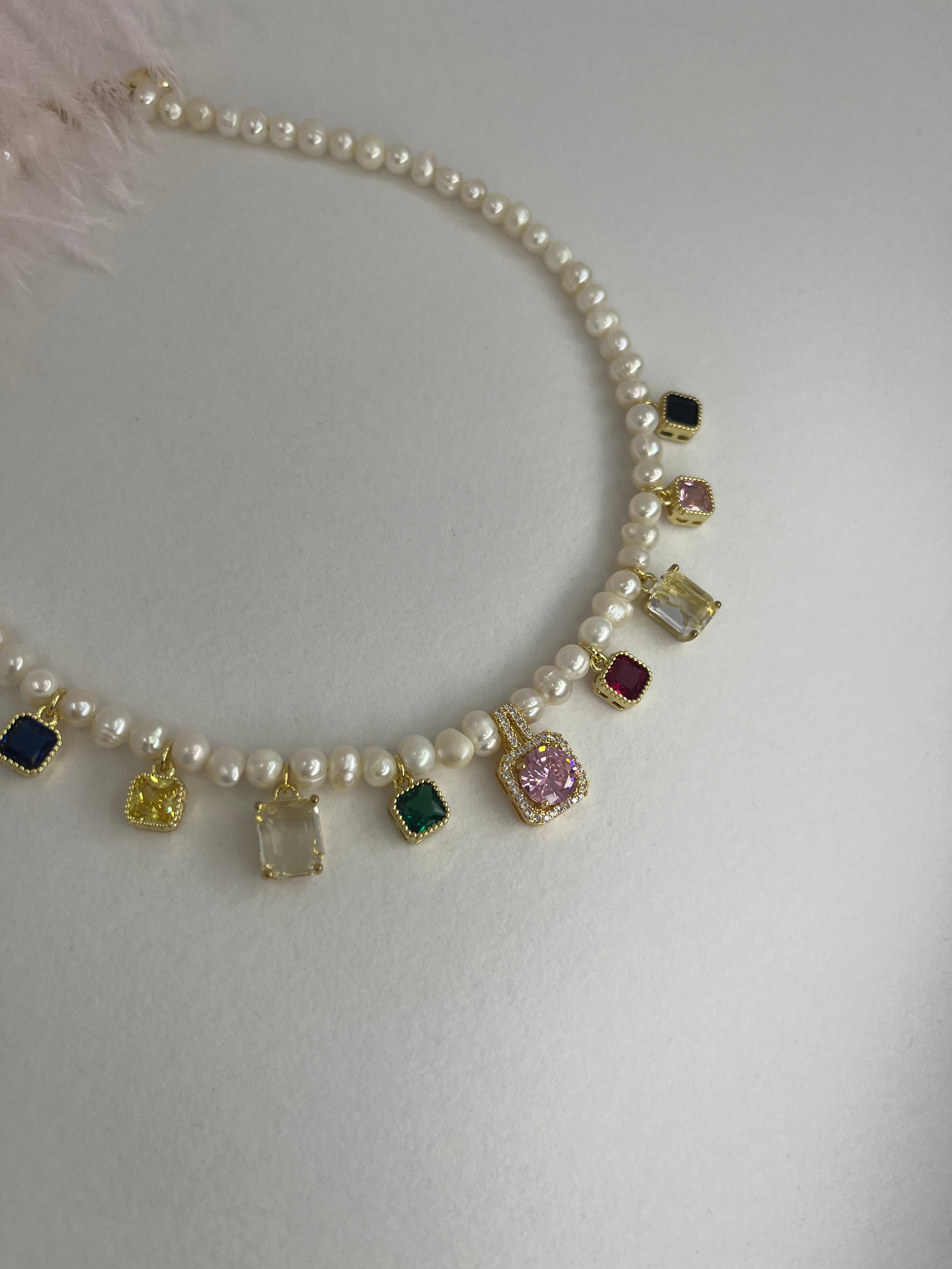 Pearl Necklace with zirconia pendants: 18K Gold Plated