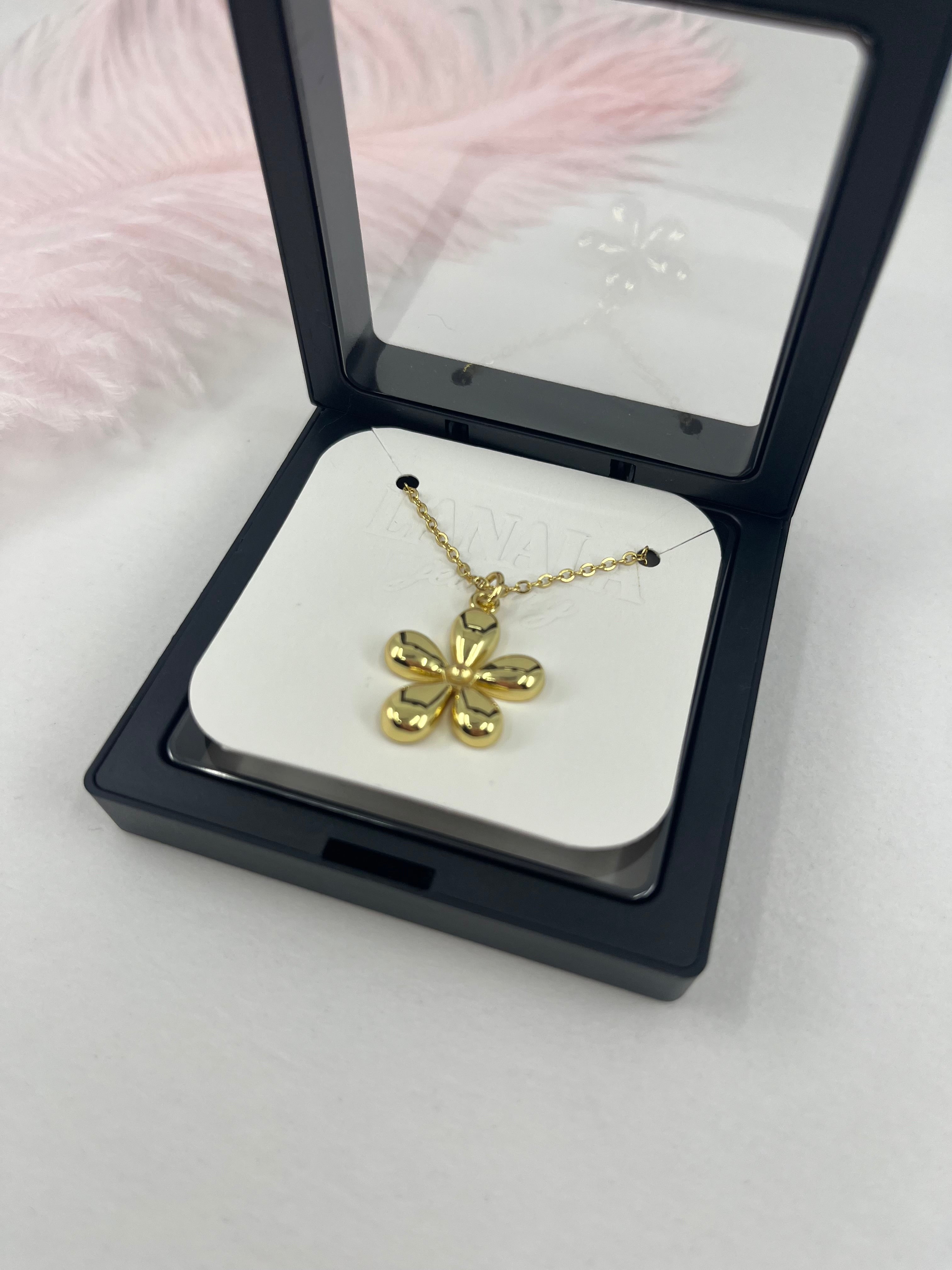 Choker necklace with gold flower pendants: 18K Gold Plated