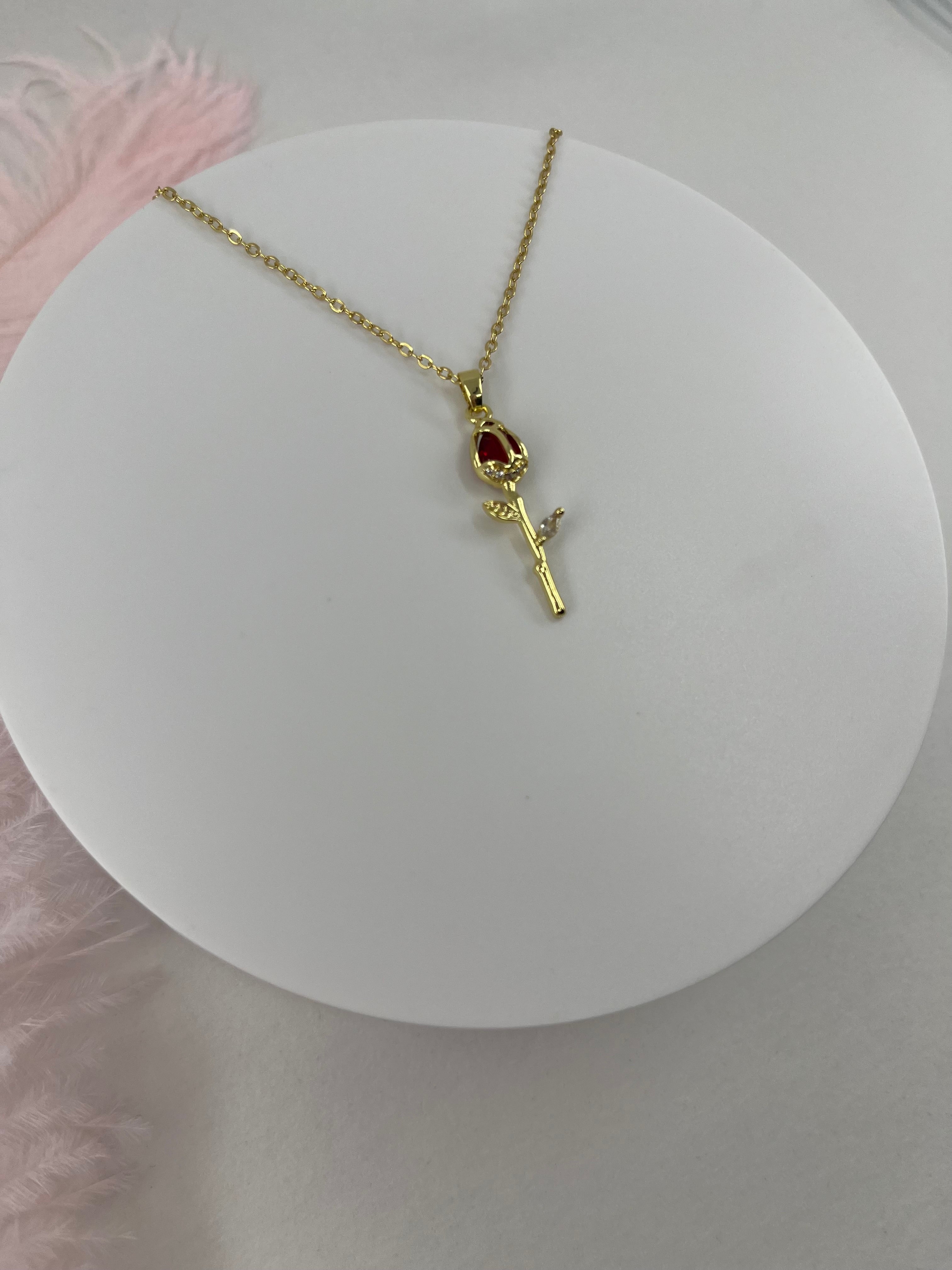 Choker necklace with gold zirconia rose pendants: 18K Gold Plated
