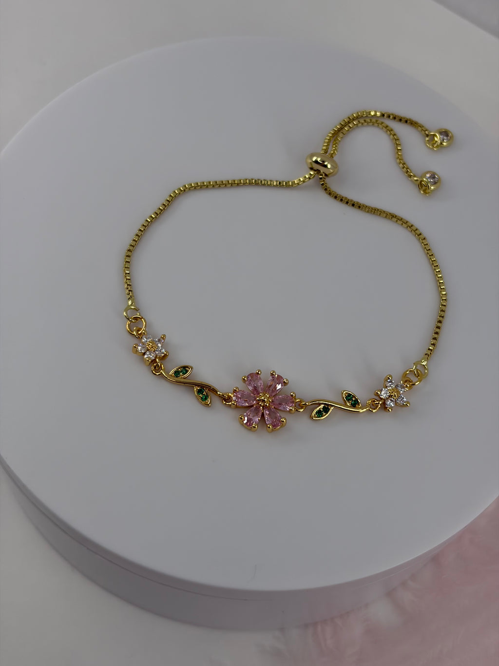 Flowers bracelet with slider chain