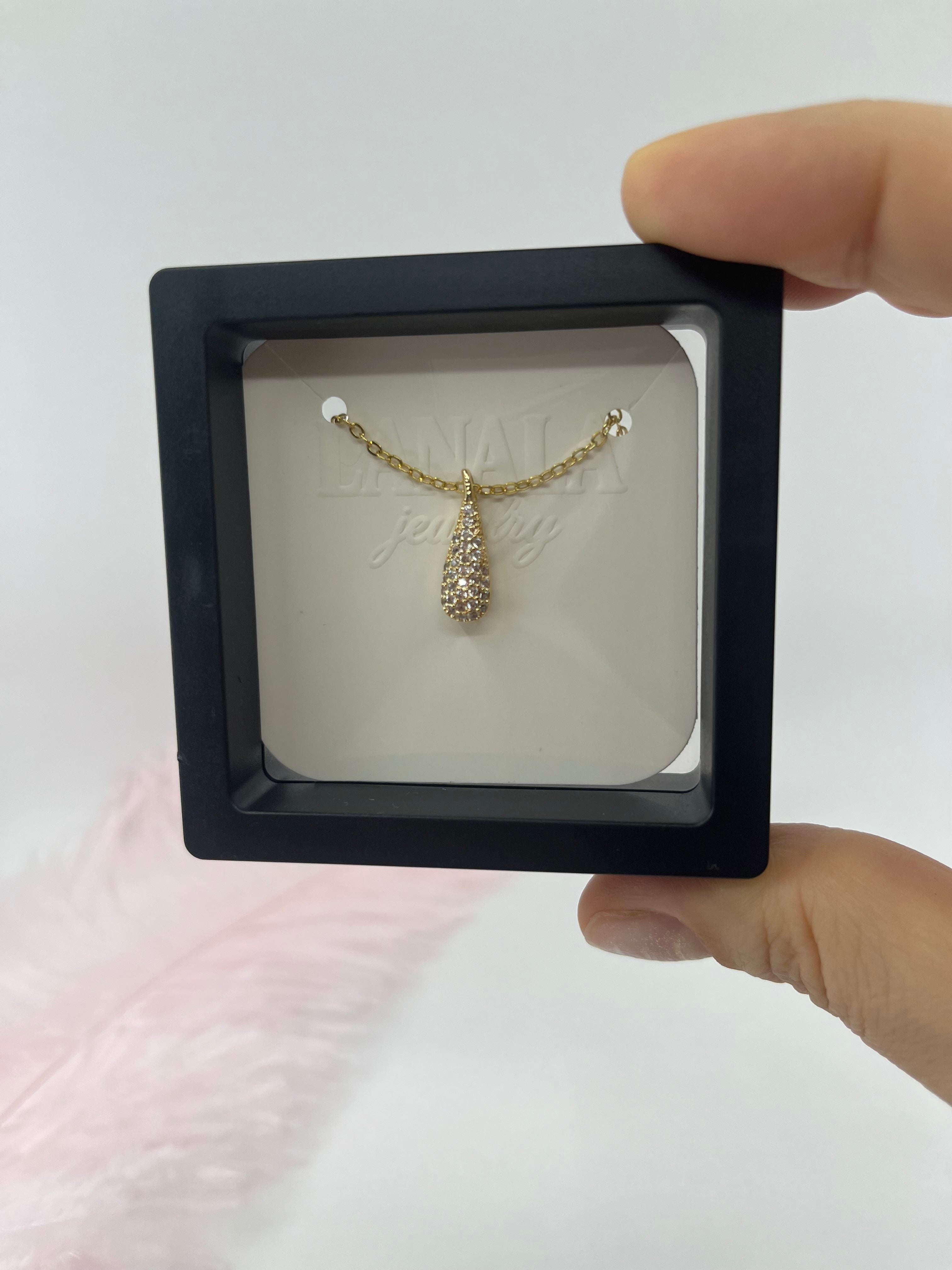 Choker necklace with zirconia teardrop pendants: 18K Gold Plated