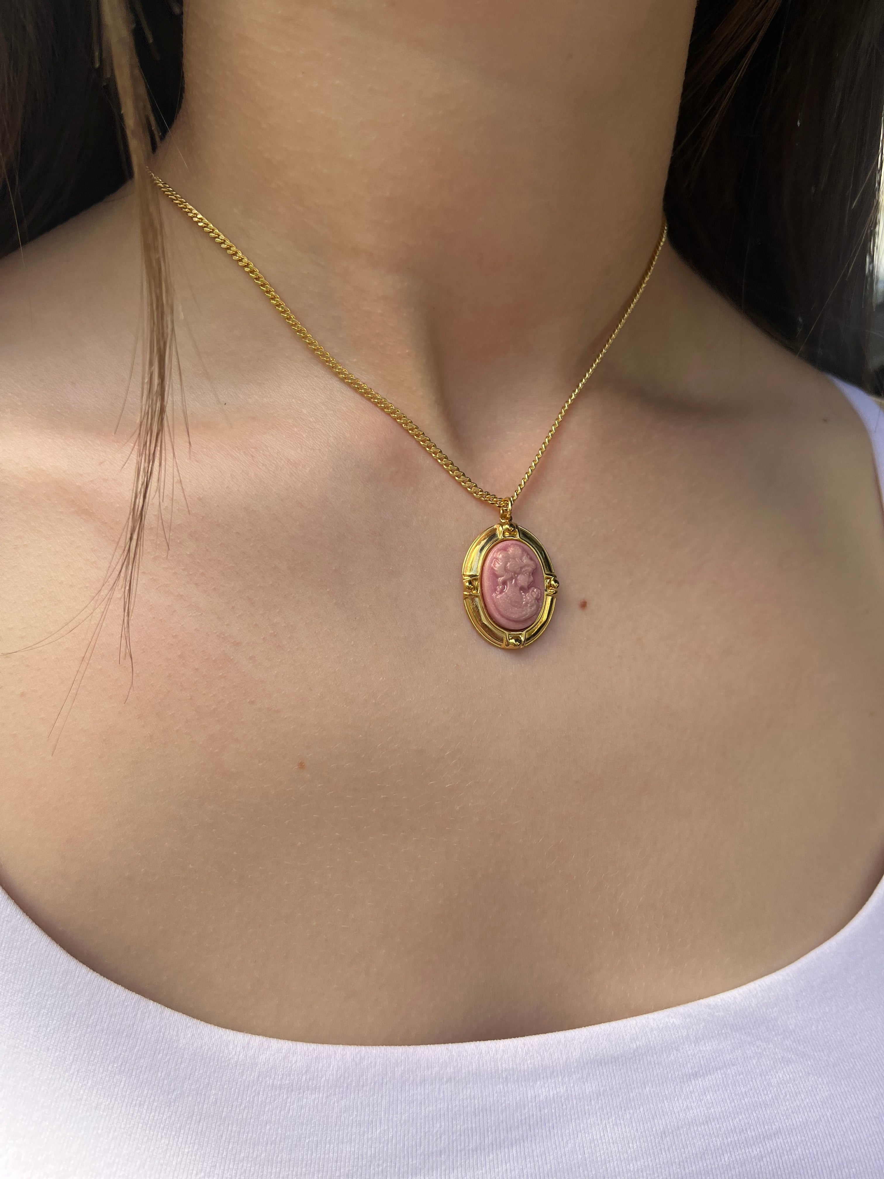 Victorian necklace with Cameo pendant: 18K Gold Plated