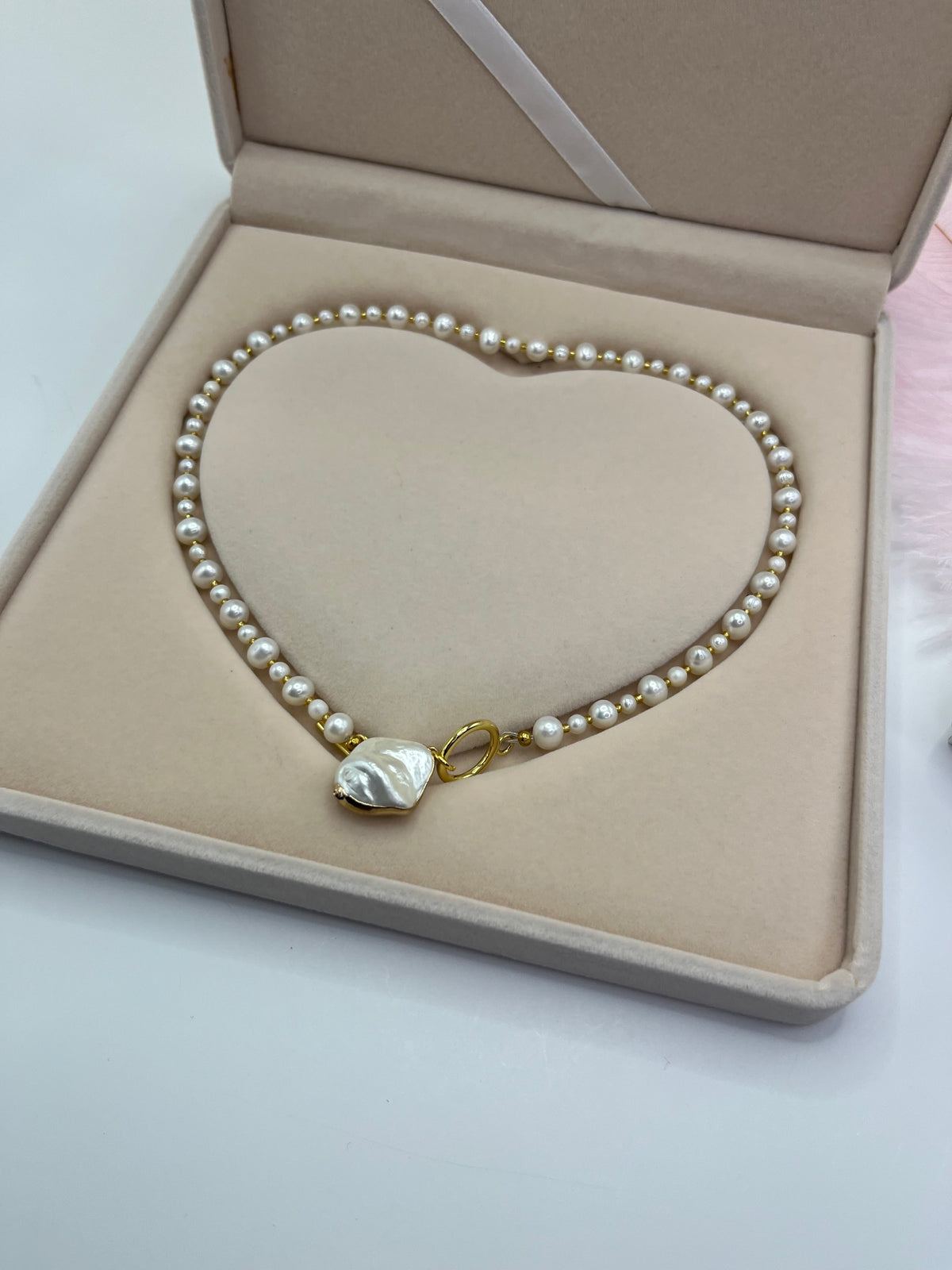Pearl Choker Necklace with Shell pendant: 18K Gold Plated