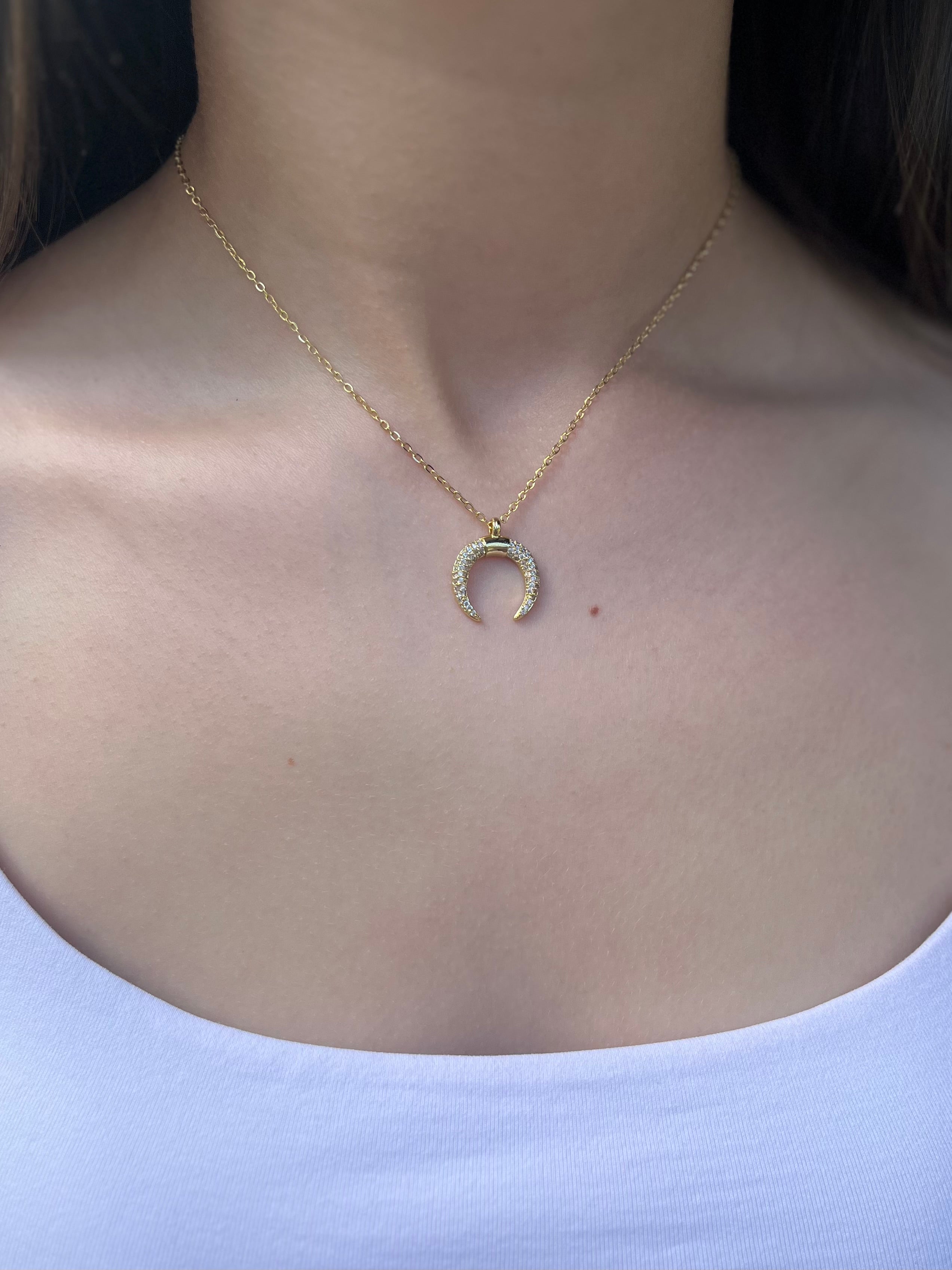 Choker necklace with zirconia moon pendants: 18K Gold Plated