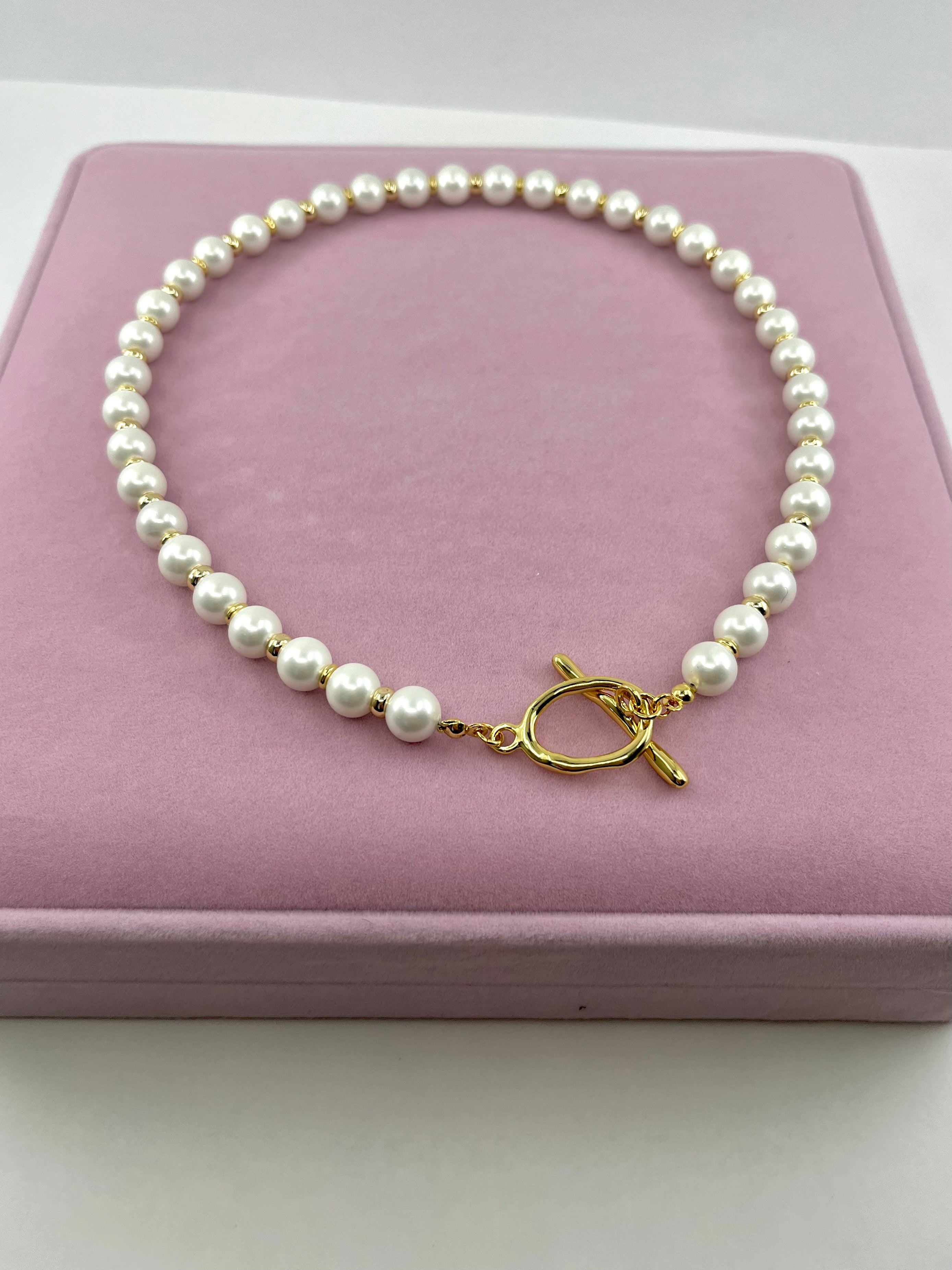 Shell Pearl Necklace with toggle: 18K Gold Plated