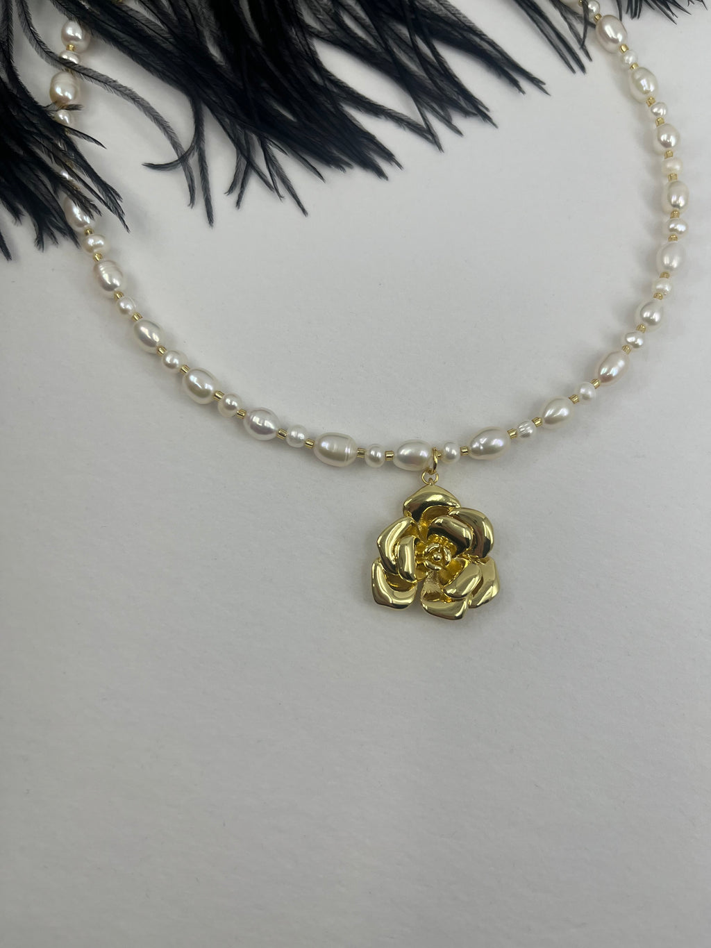 Pearl Necklace with rose pendant: 18K Gold Plated