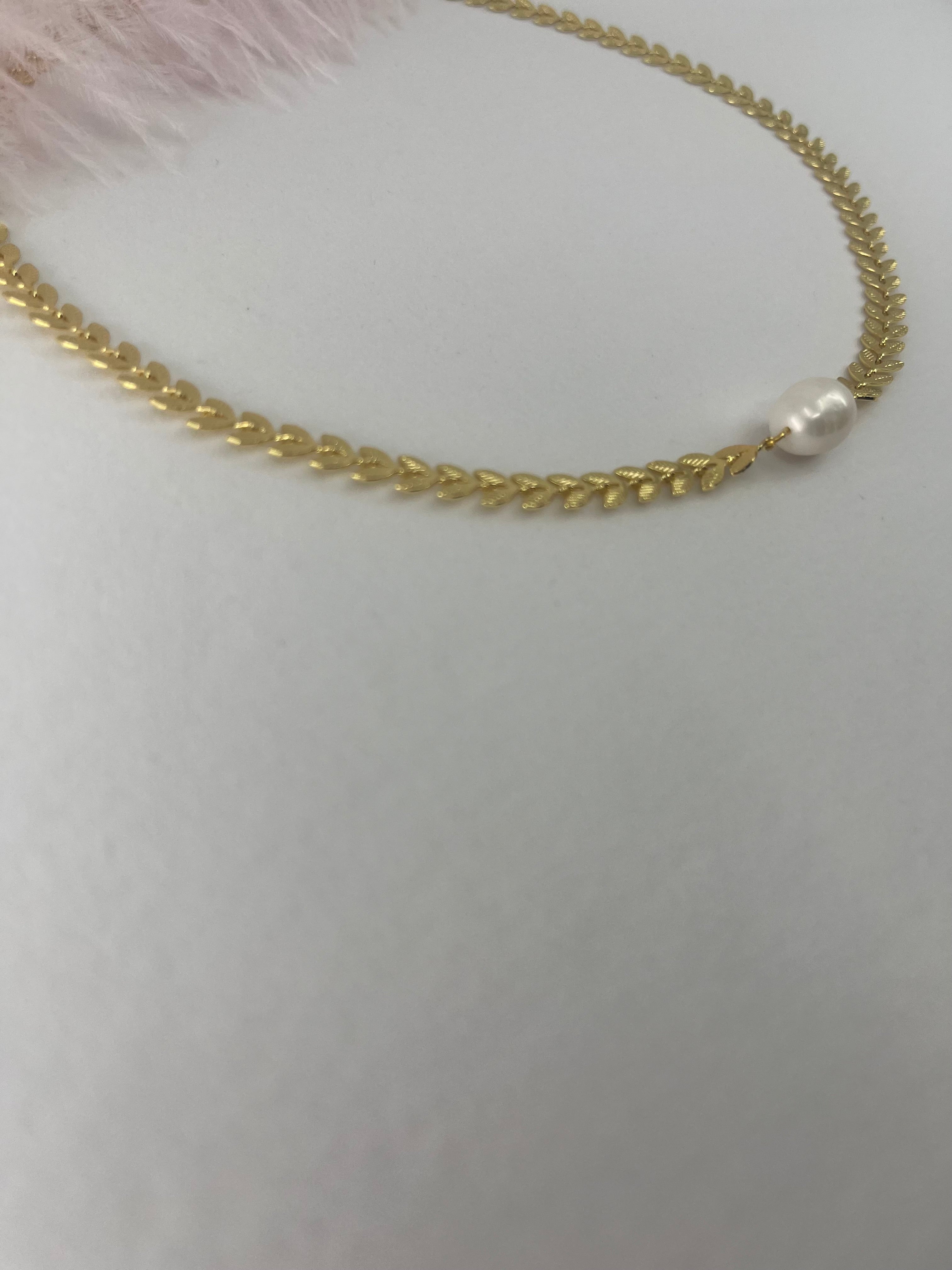 18K Gold Chain choker with natural pearl