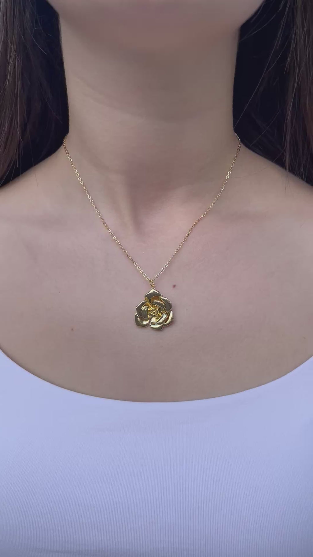 Choker necklace with gold rose pendants: 18K Gold Plated