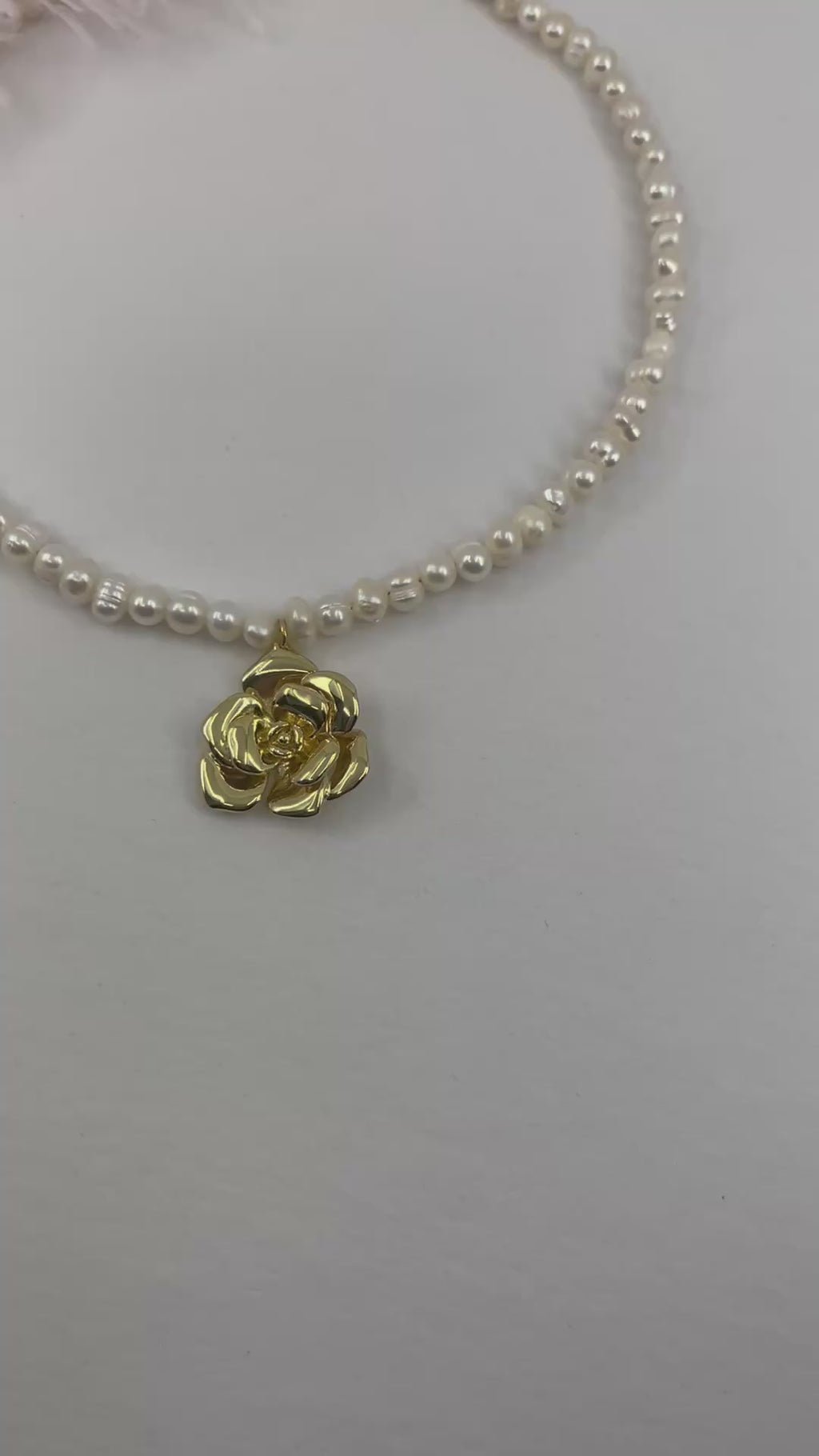 Pearl Necklace with gold rose pendants: 18K Gold Plated
