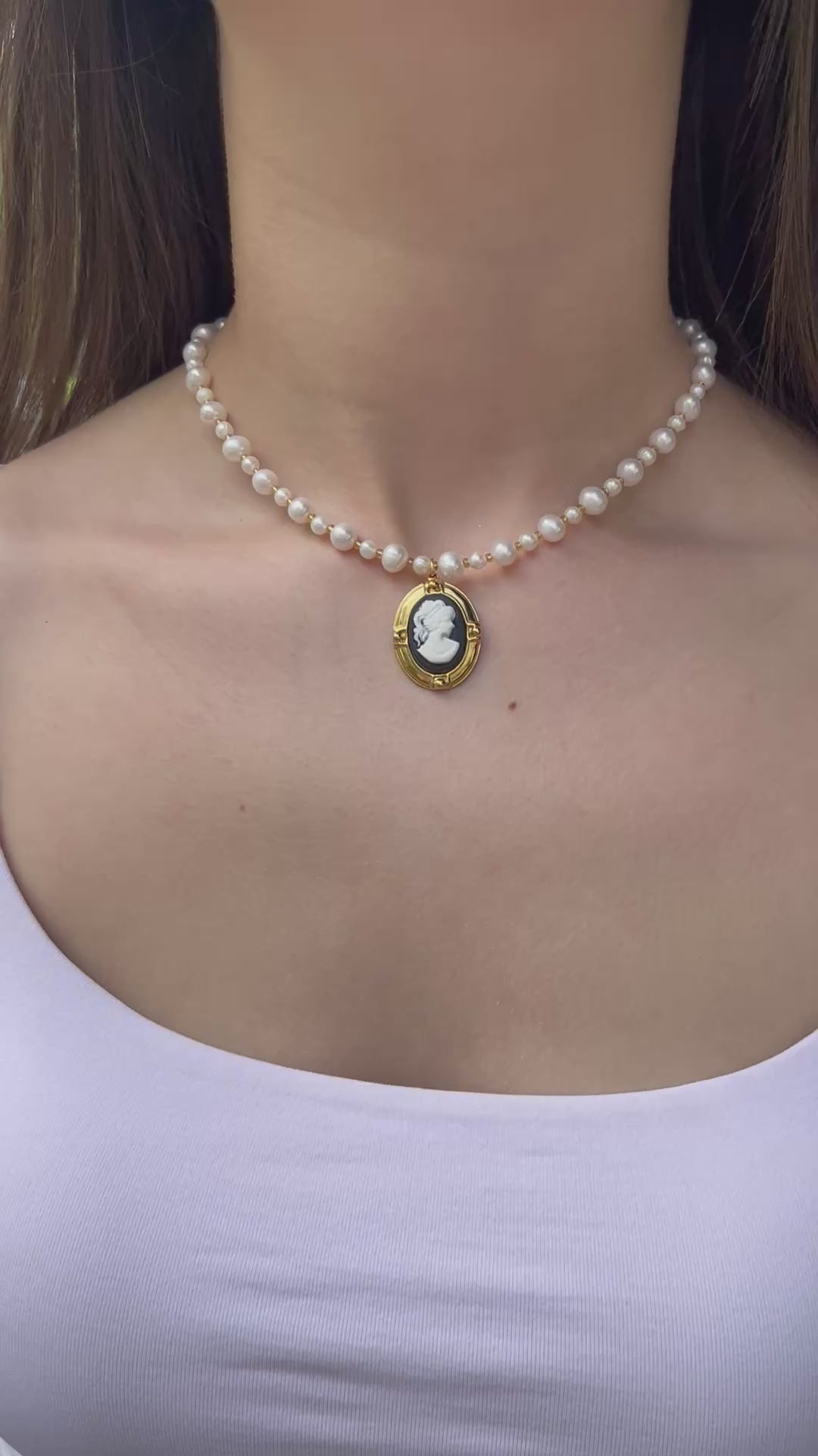 Pearl Necklace with cameo pendant: 18K Gold Plated