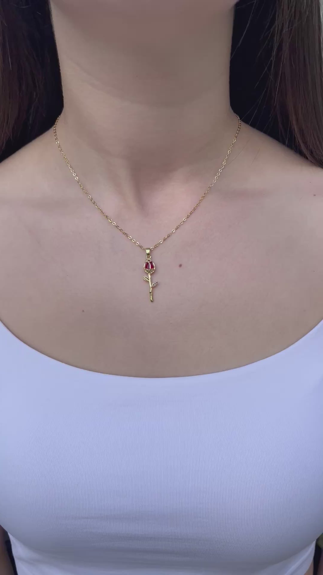 Choker necklace with gold zirconia rose pendants: 18K Gold Plated