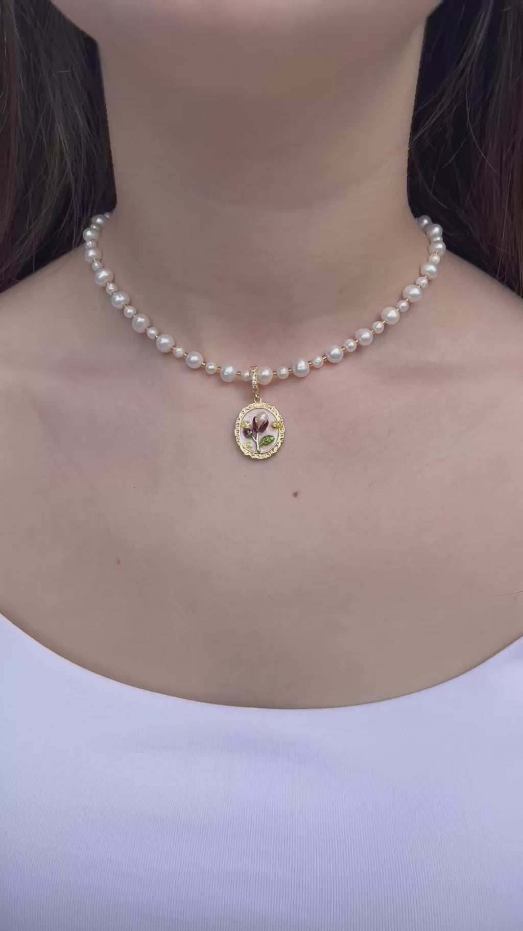 Pearl Necklace with enamel pendant: 18K Gold Plated