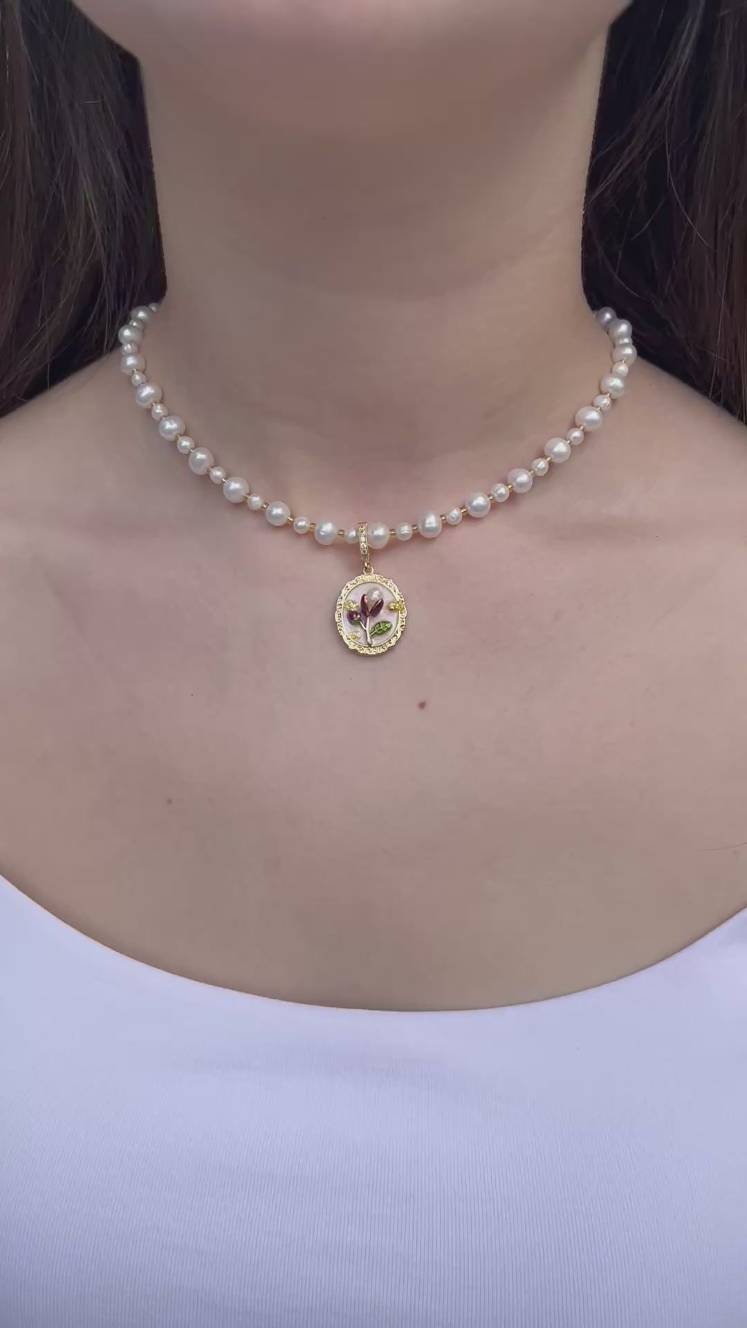 Pearl Necklace with enamel pendant: 18K Gold Plated